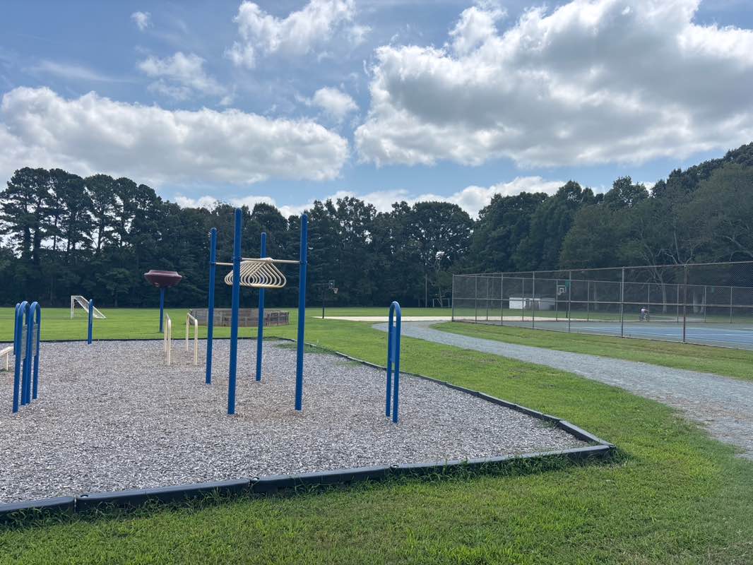 walking near me in Polo Park in autumn