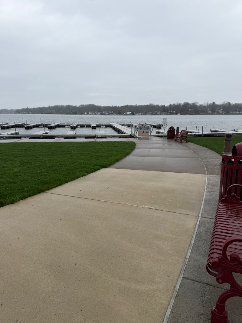 walking near me in Ice house park in spring