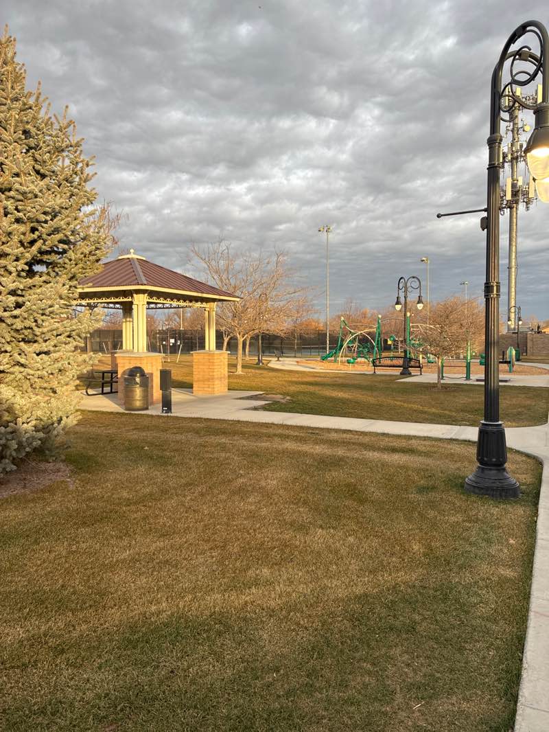 walking near me in Riverton City Park in winter