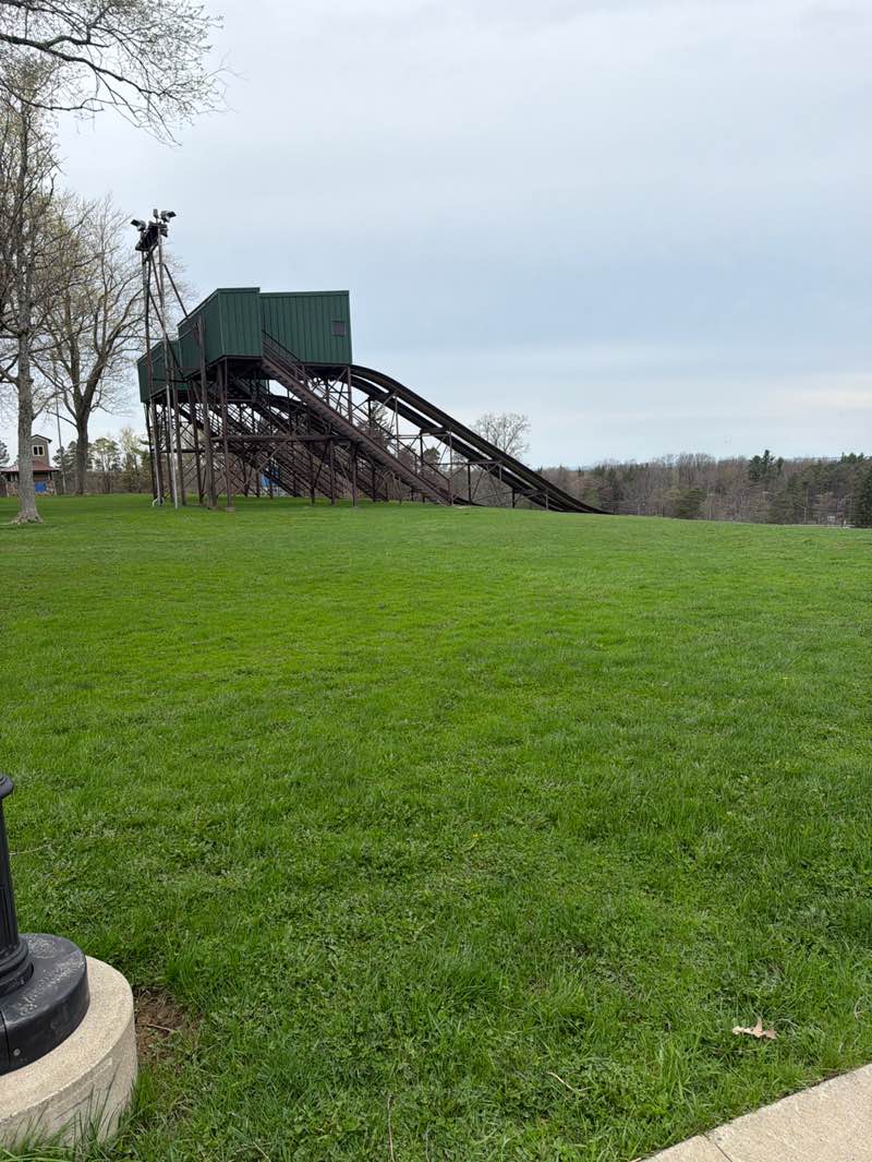 walking near me in Chestnut Ridge SleddingHills in spring