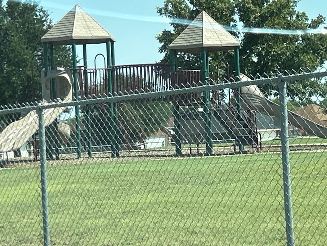 walking near me in Iduma Park in autumn