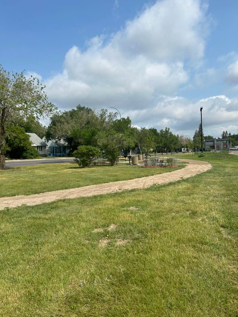 walking near me in Lakeview Park in summer