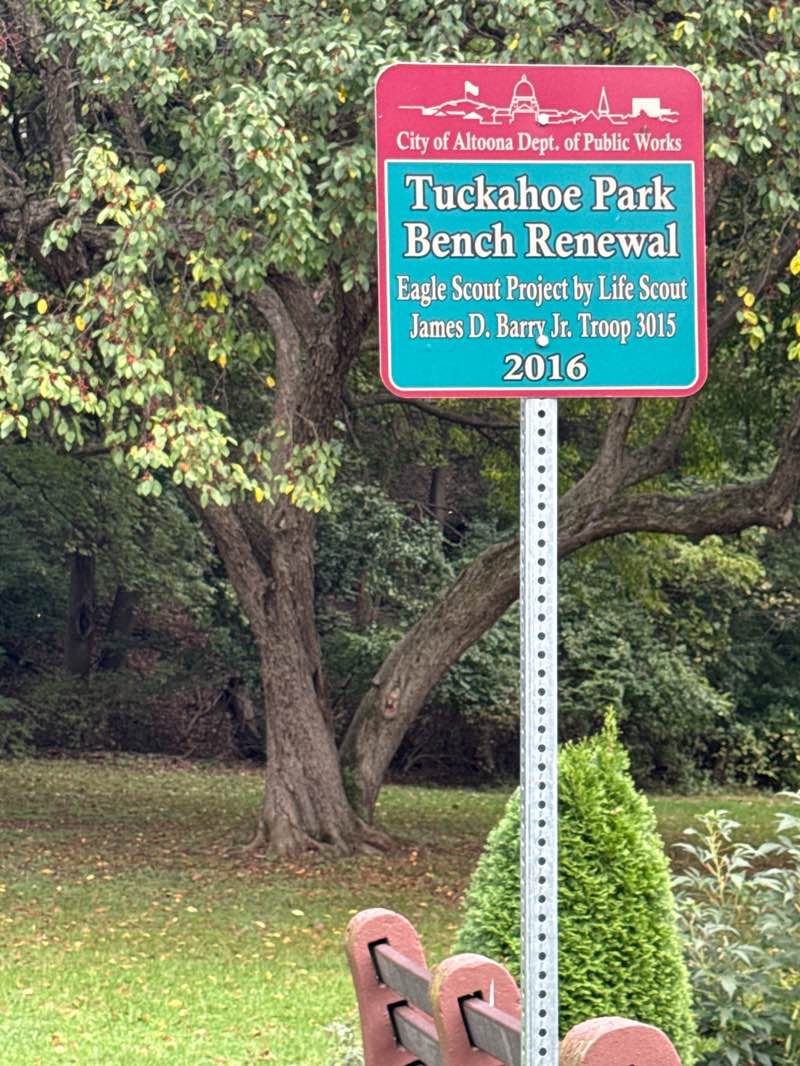 walking near me in Tuckahoe Park in autumn