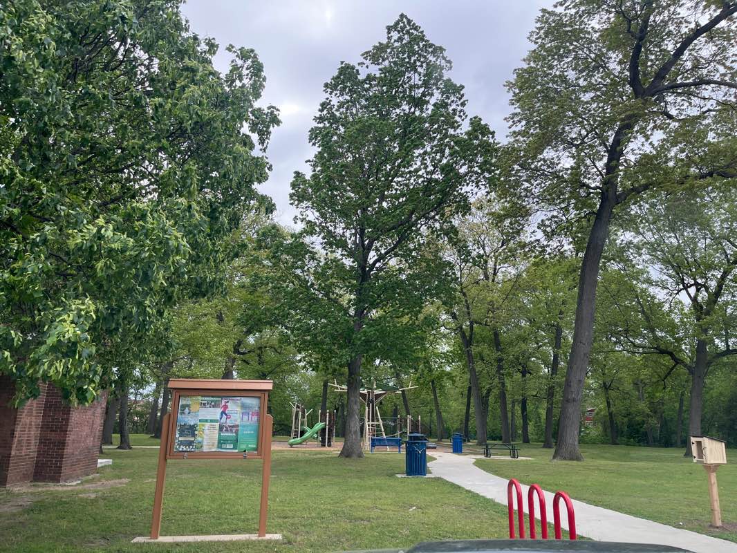 walking near me in Willowdale Park in spring