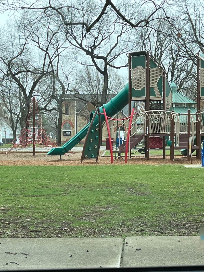 walking near me in Weston Park in spring