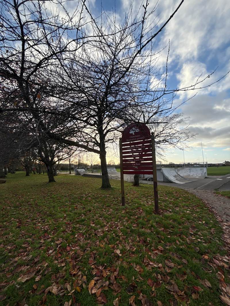 walking near me in Glebelands Recreation Ground in autumn