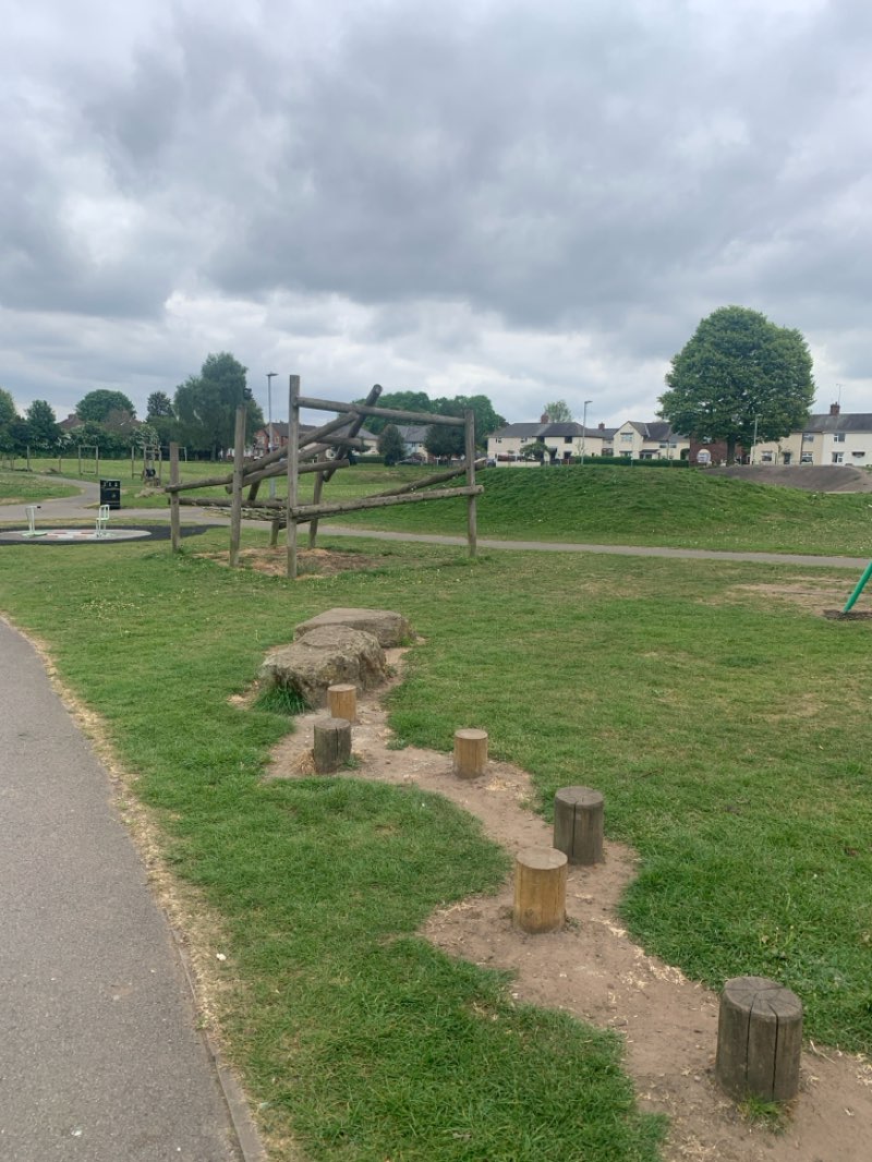 walking near me in Morven Park in spring