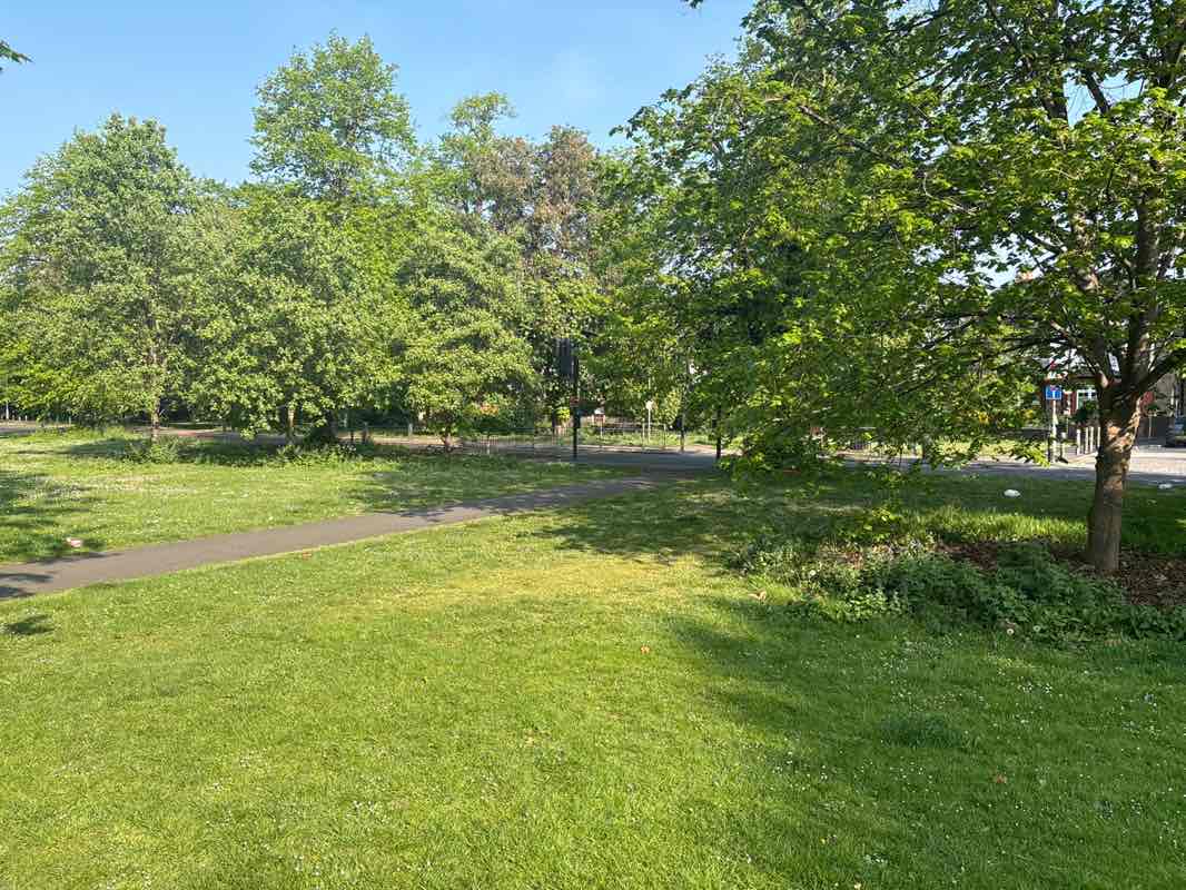 walking near me in Vestry Green in spring