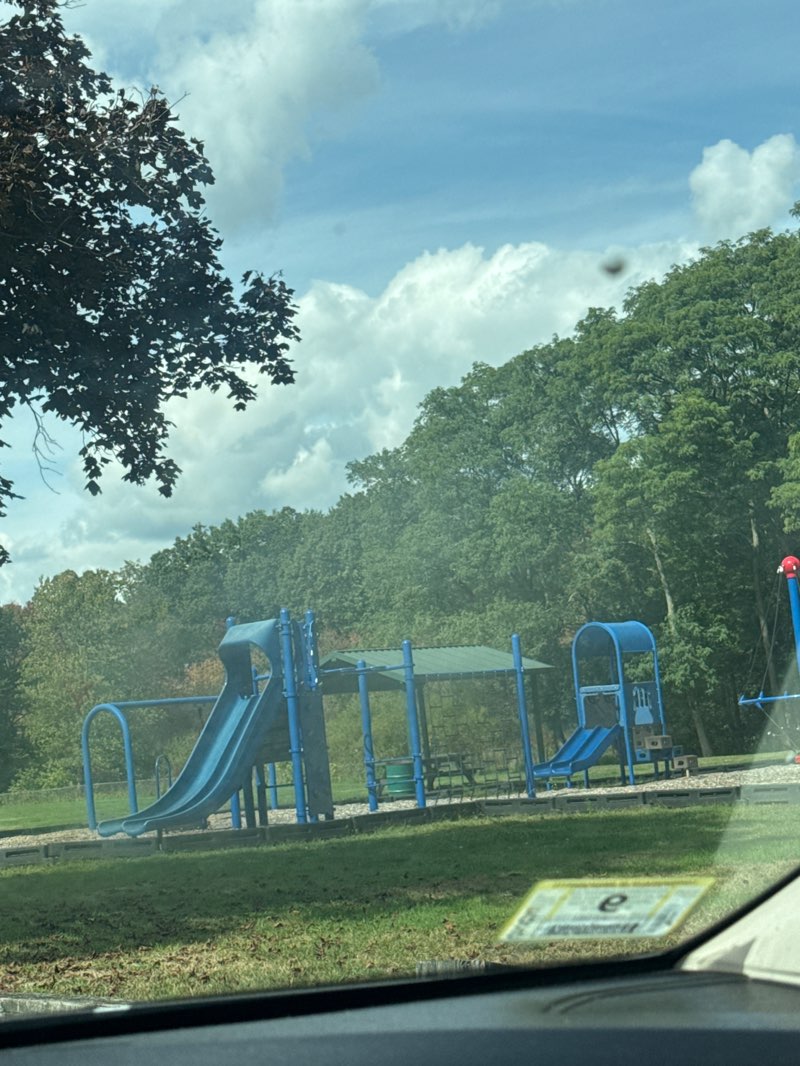 walking near me in Bates Park in autumn