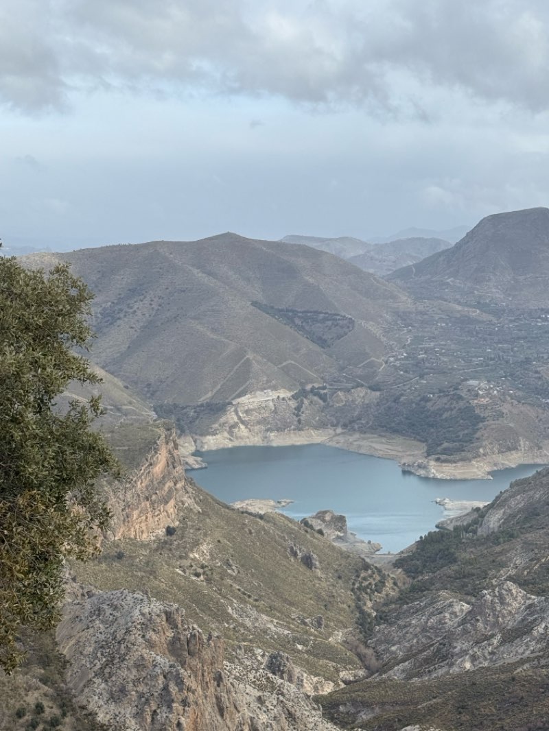 walking near me in Parque García Arrabal in spring