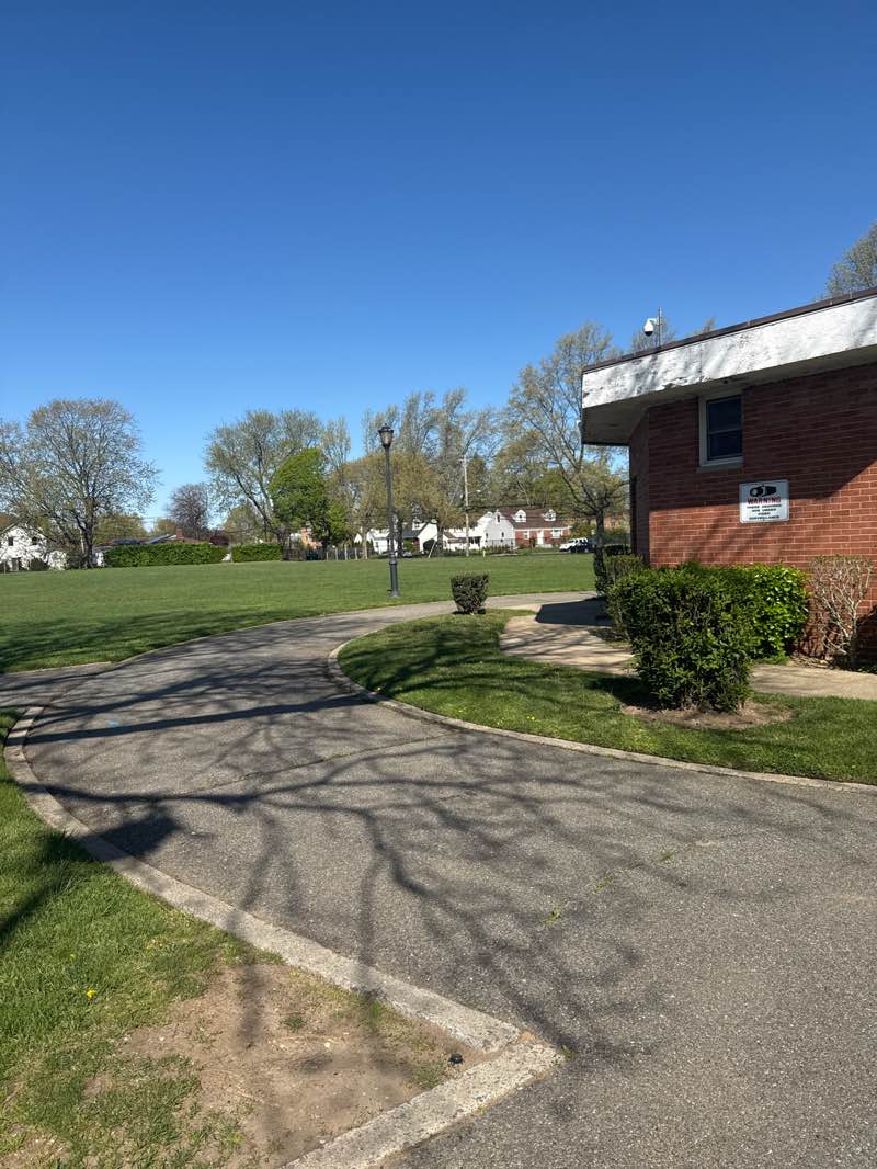 walking near me in Martin "Bunky" Reid Park in spring