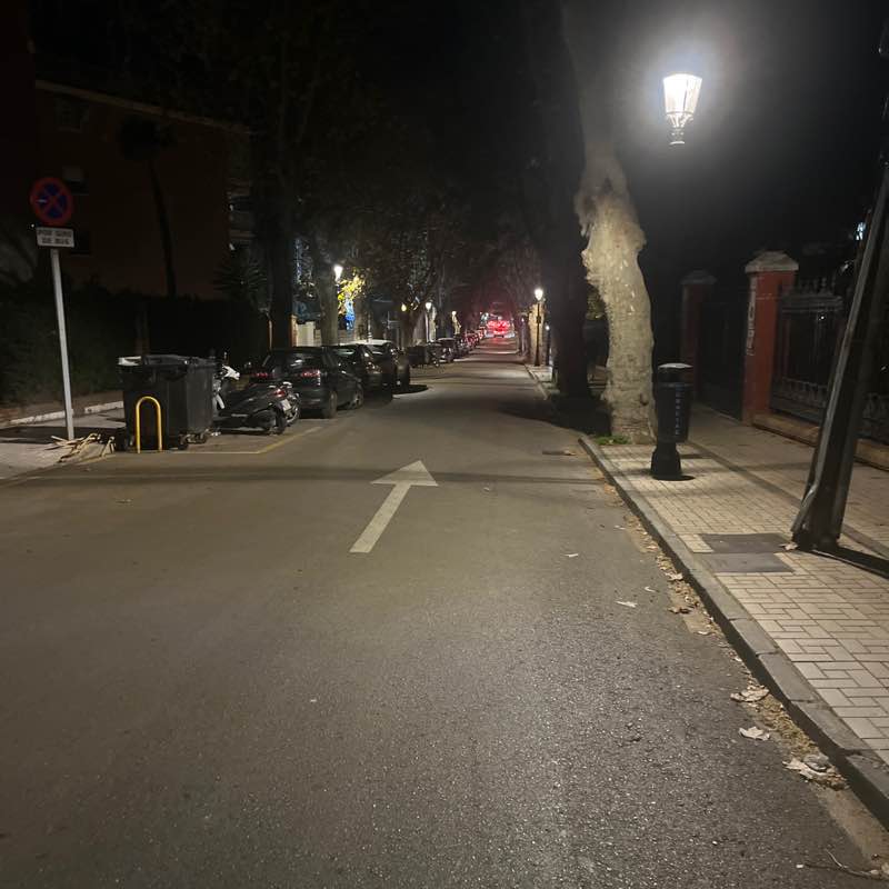 Los paseantes  Málaga Figueres antoniojvillaverde post image