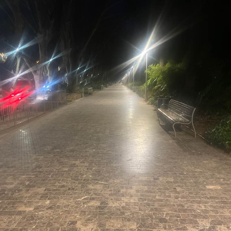 Los paseantes  Málaga Figueres antoniojvillaverde post image