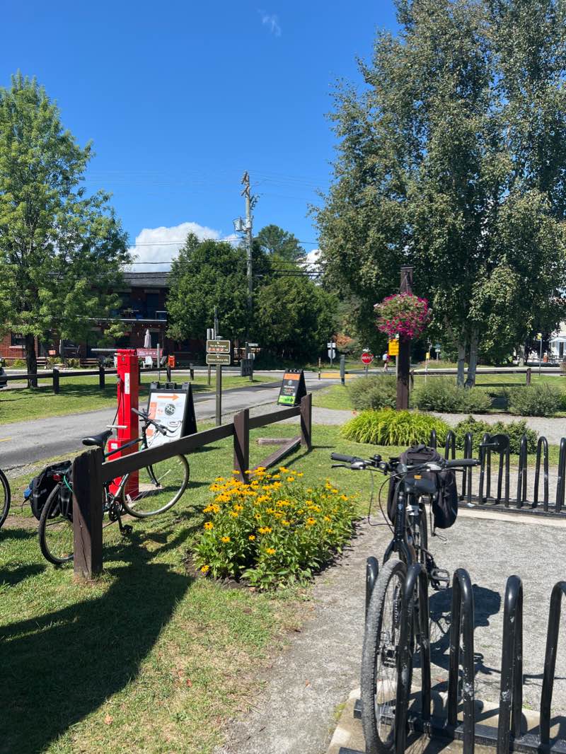 walking near me in Parc Daniel-Lauzon in winter