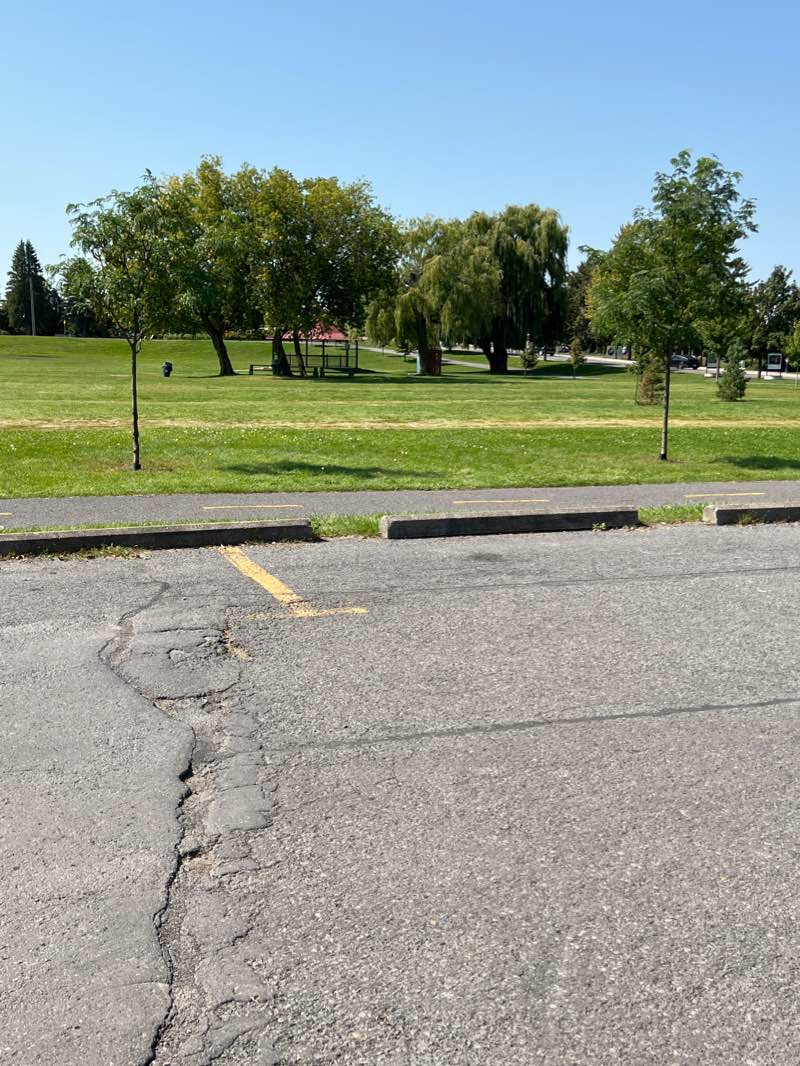 walking near me in Parc des Ateliers in winter