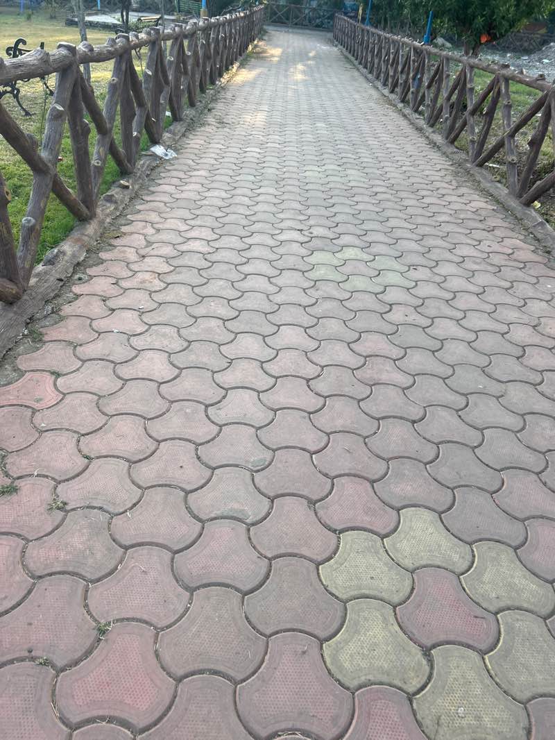 walking near me in Baneshwar Kund Ground in autumn