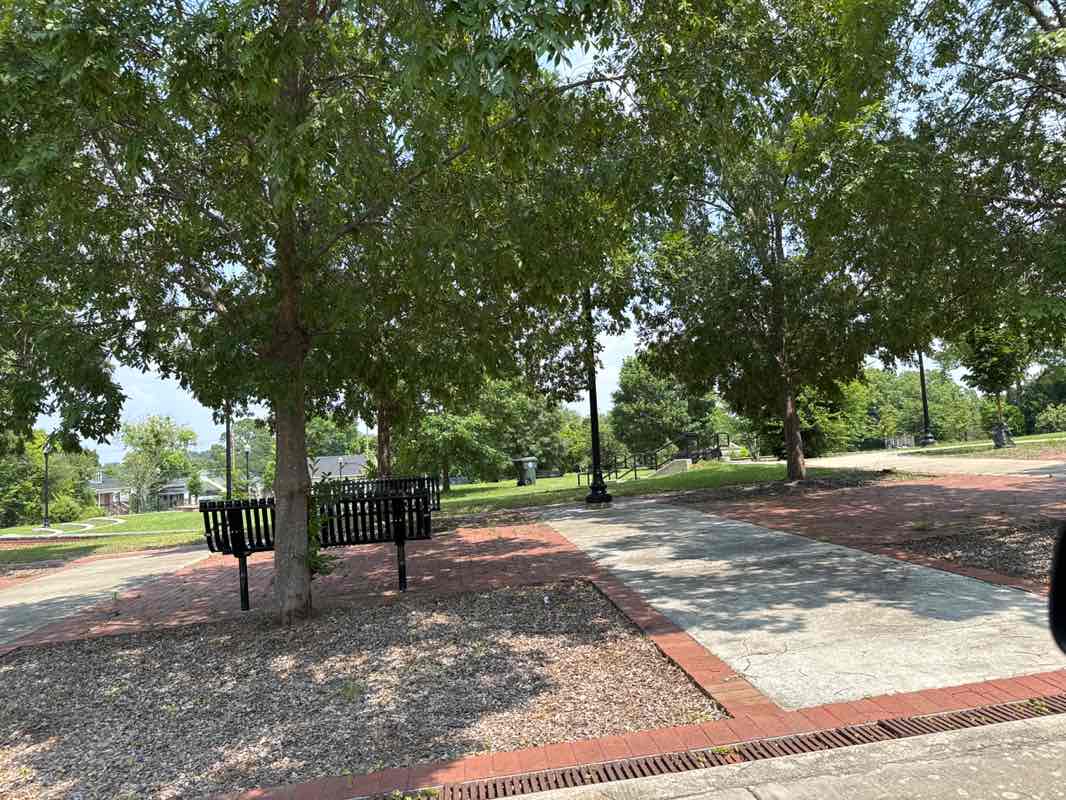 walking near me in Jefferson Long Park in summer