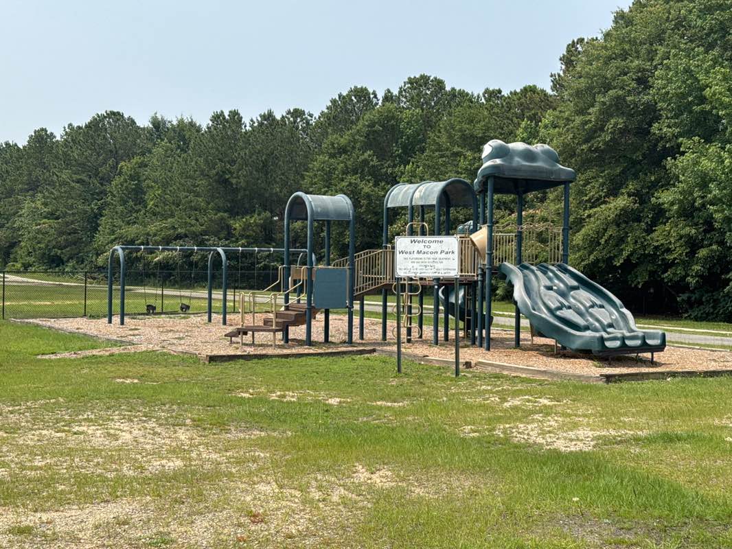 walking near me in West Macon Park in summer
