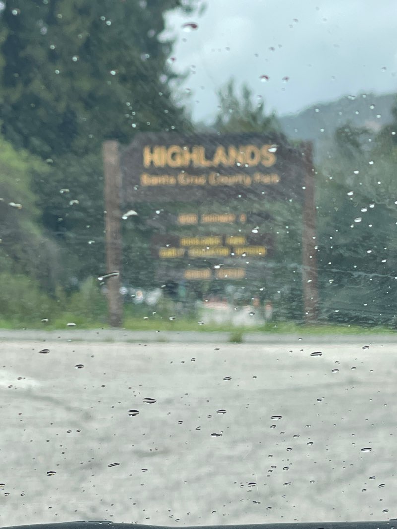 walking near me in Highlands Park in spring