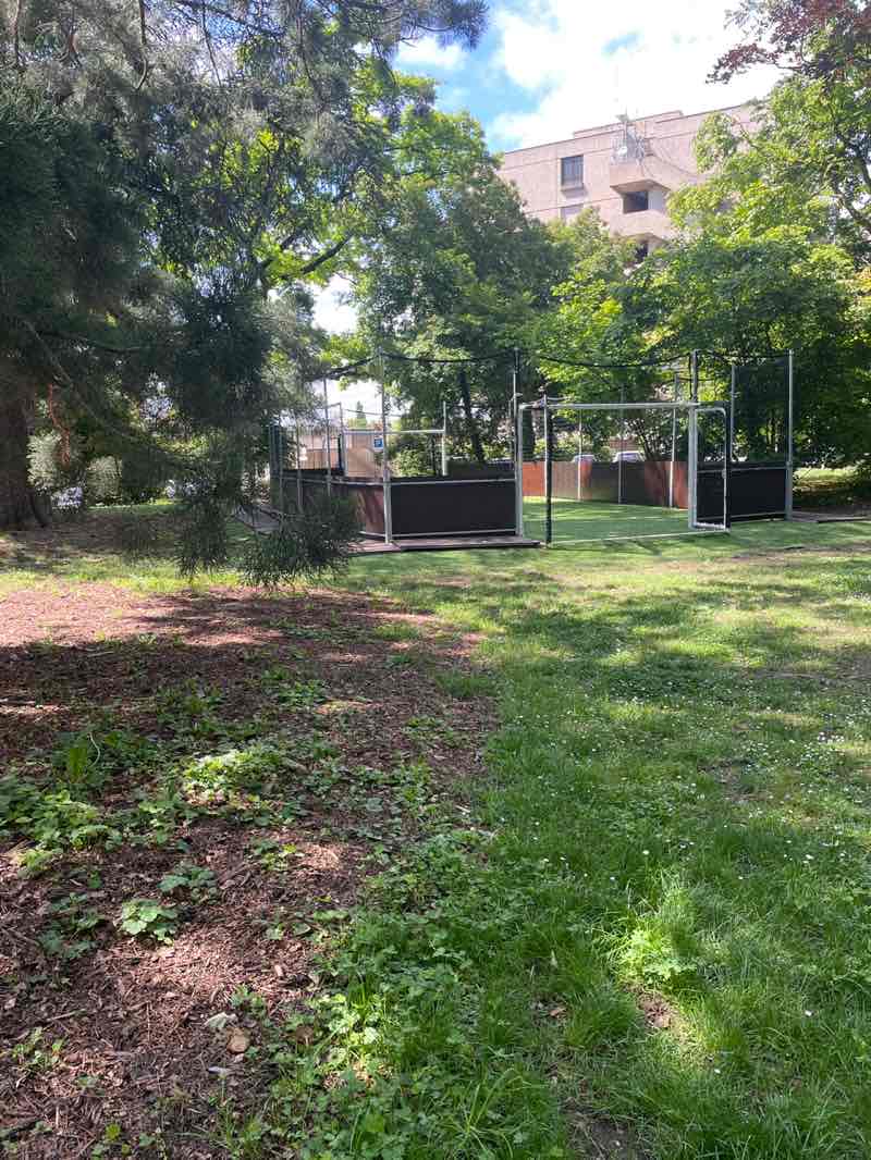 walking near me in Parc Pré-Monnard in spring