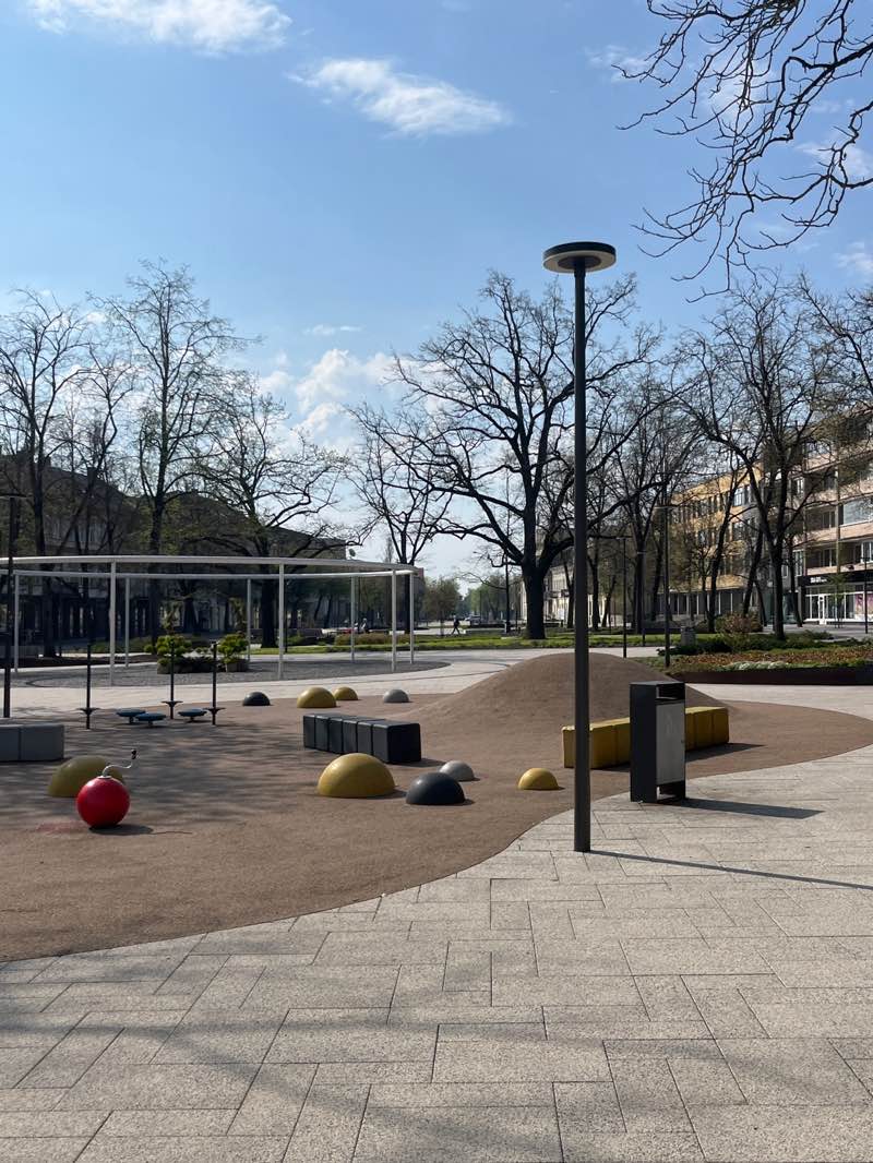 walking near me in Laisvės aikštės skveras in spring