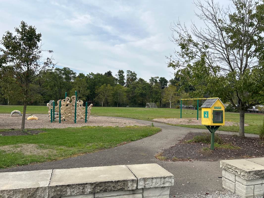 walking near me in Heidelberg Park in autumn