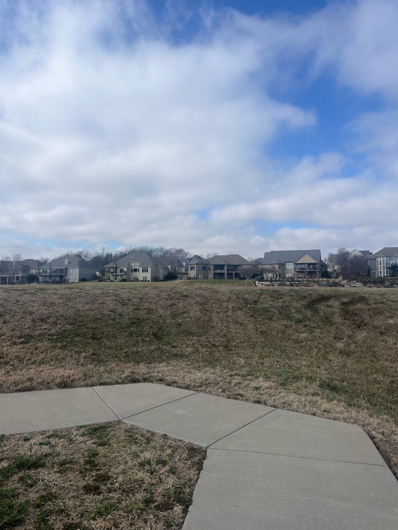 walking near me in Blue Heron Bay & Park in spring