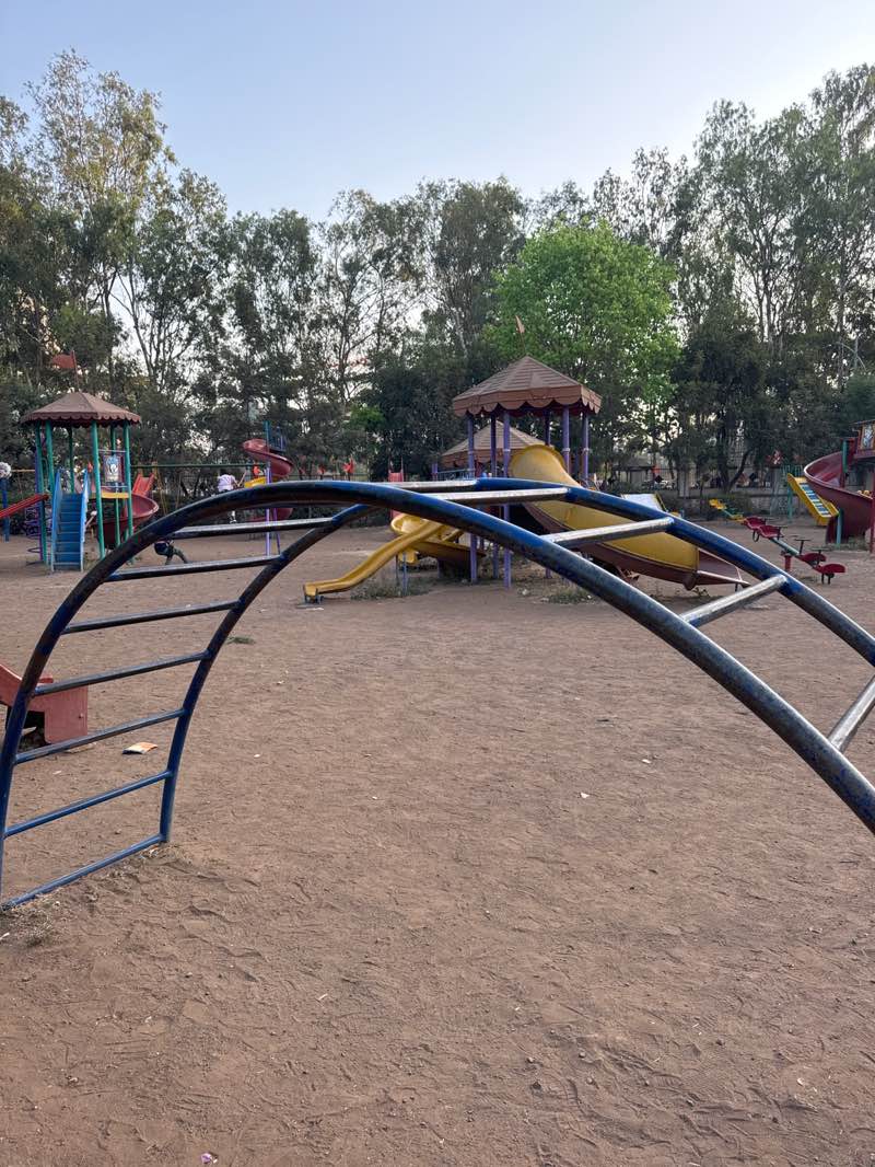 walking near me in City Garden in spring