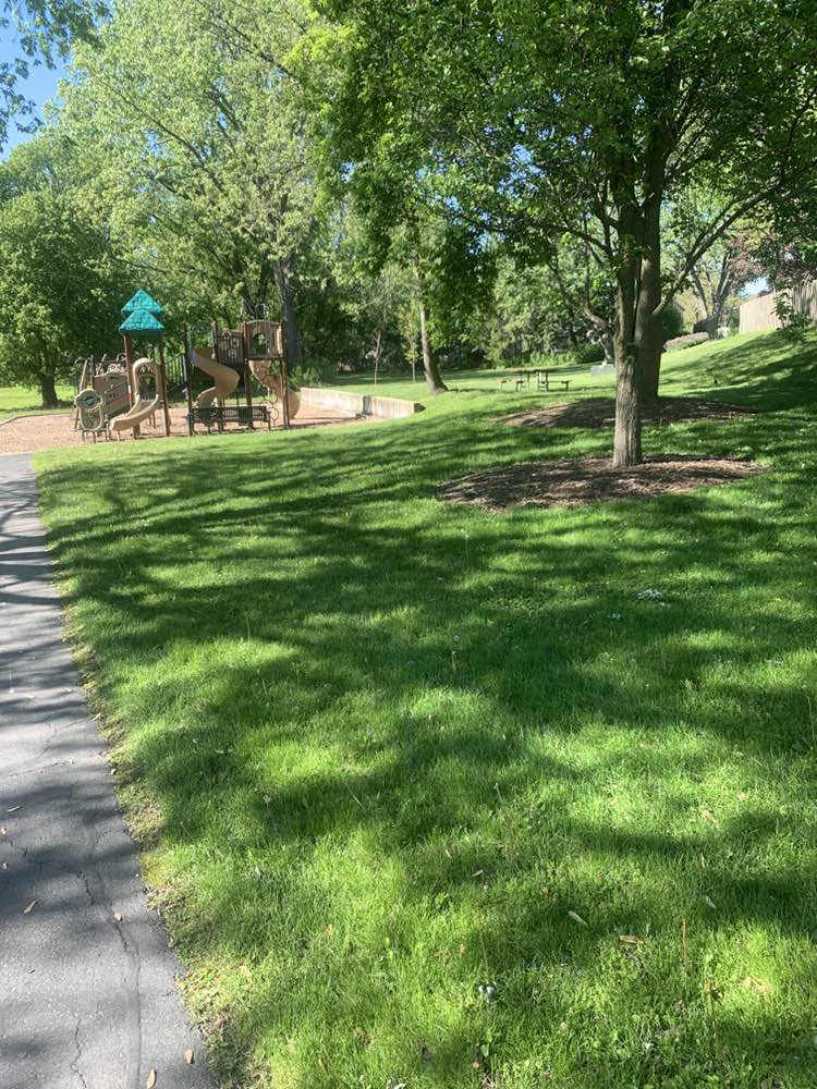 walking near me in Oak Hill Park in spring
