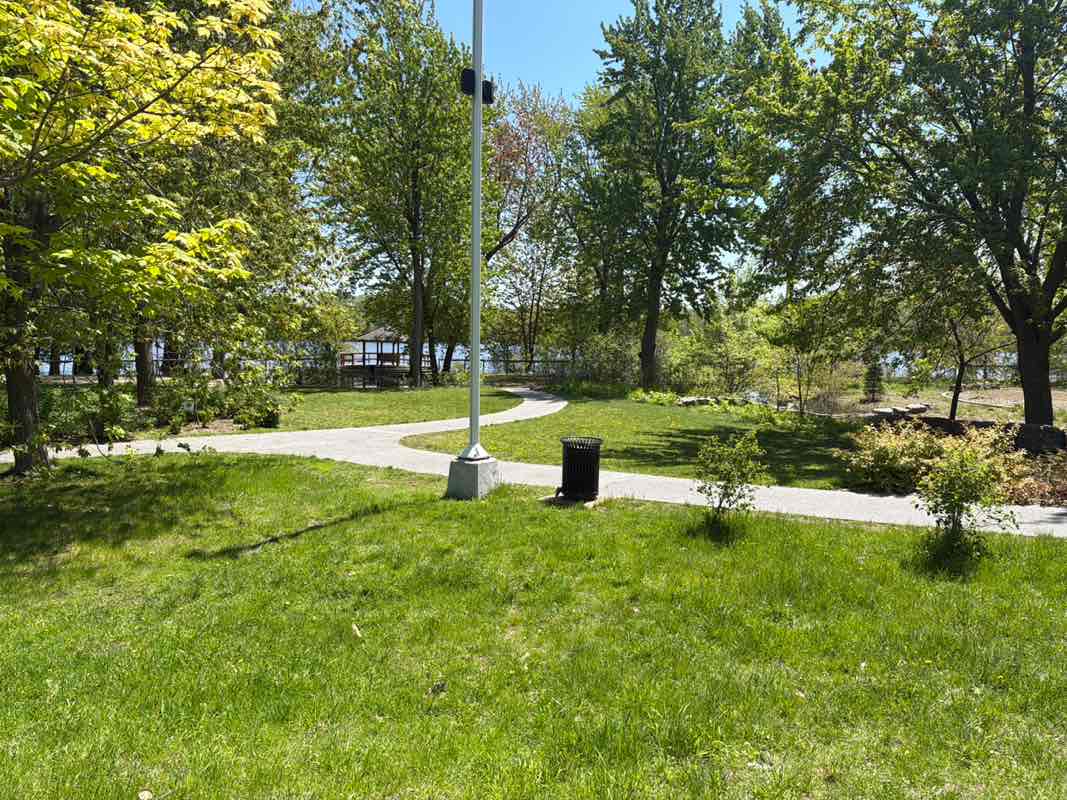 walking near me in Parc Charbonneau in summer