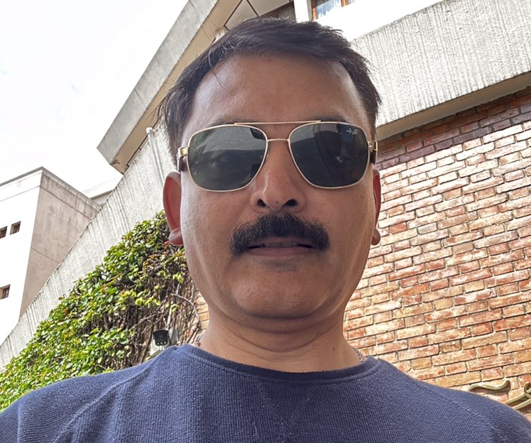 Dr. Manish icon