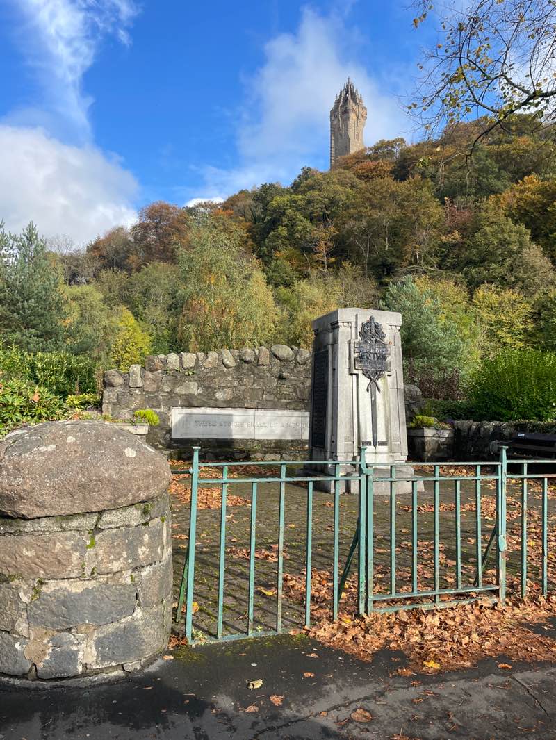 walking near me in Causewayhead Park in autumn