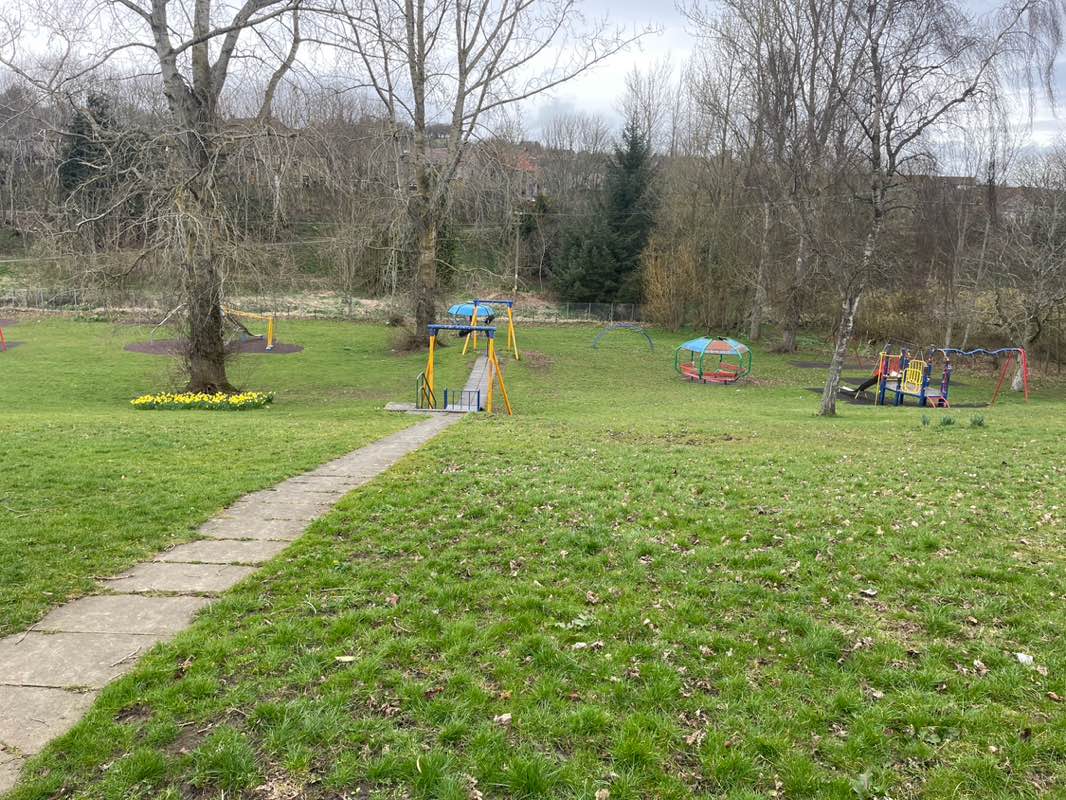 walking near me in Burn Park in spring