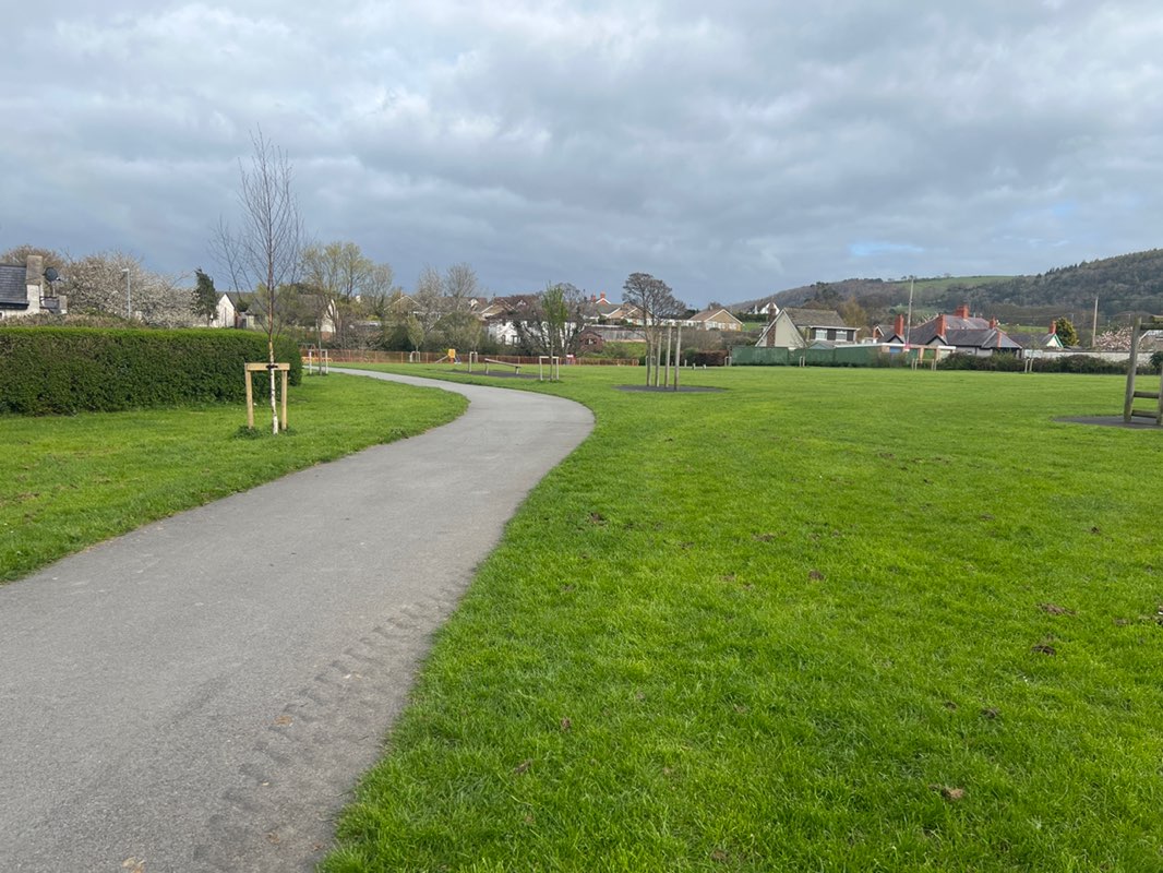 walking near me in Parc Gele in spring