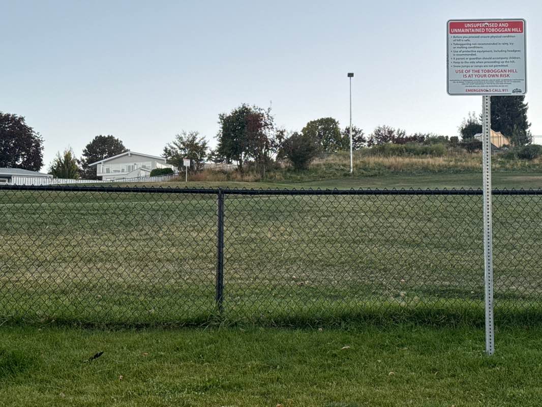 walking near me in Greenstone Park in autumn