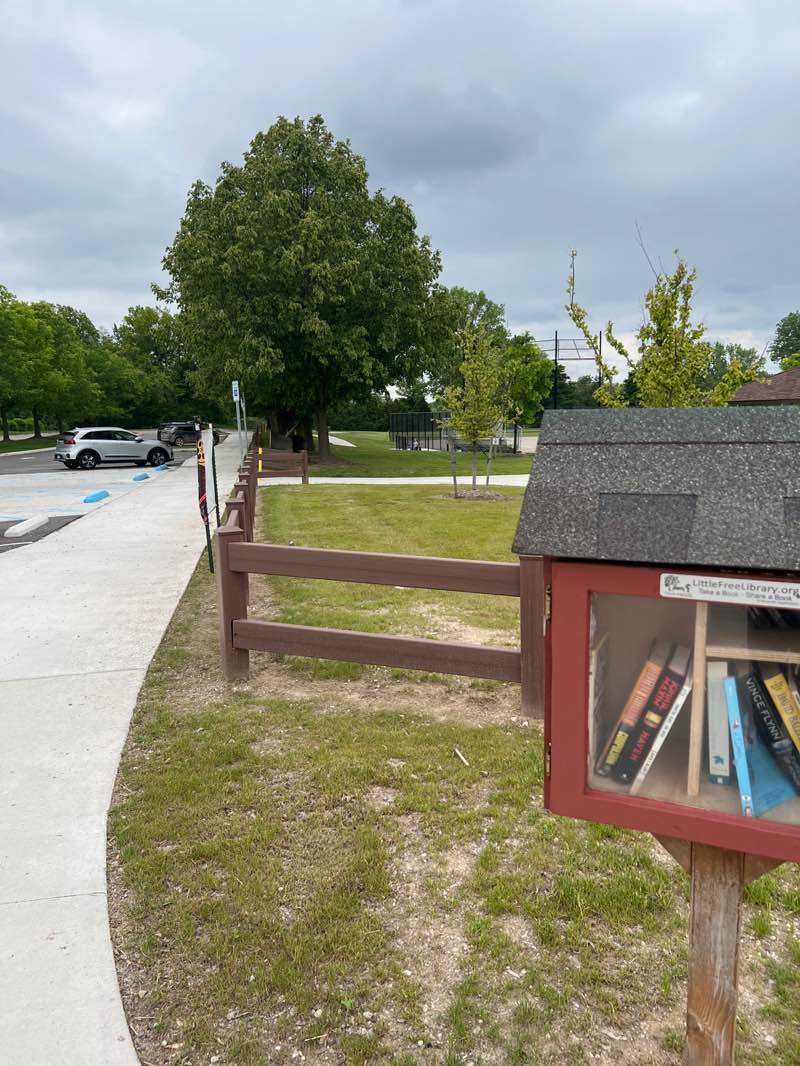walking near me in Avondale Park in spring