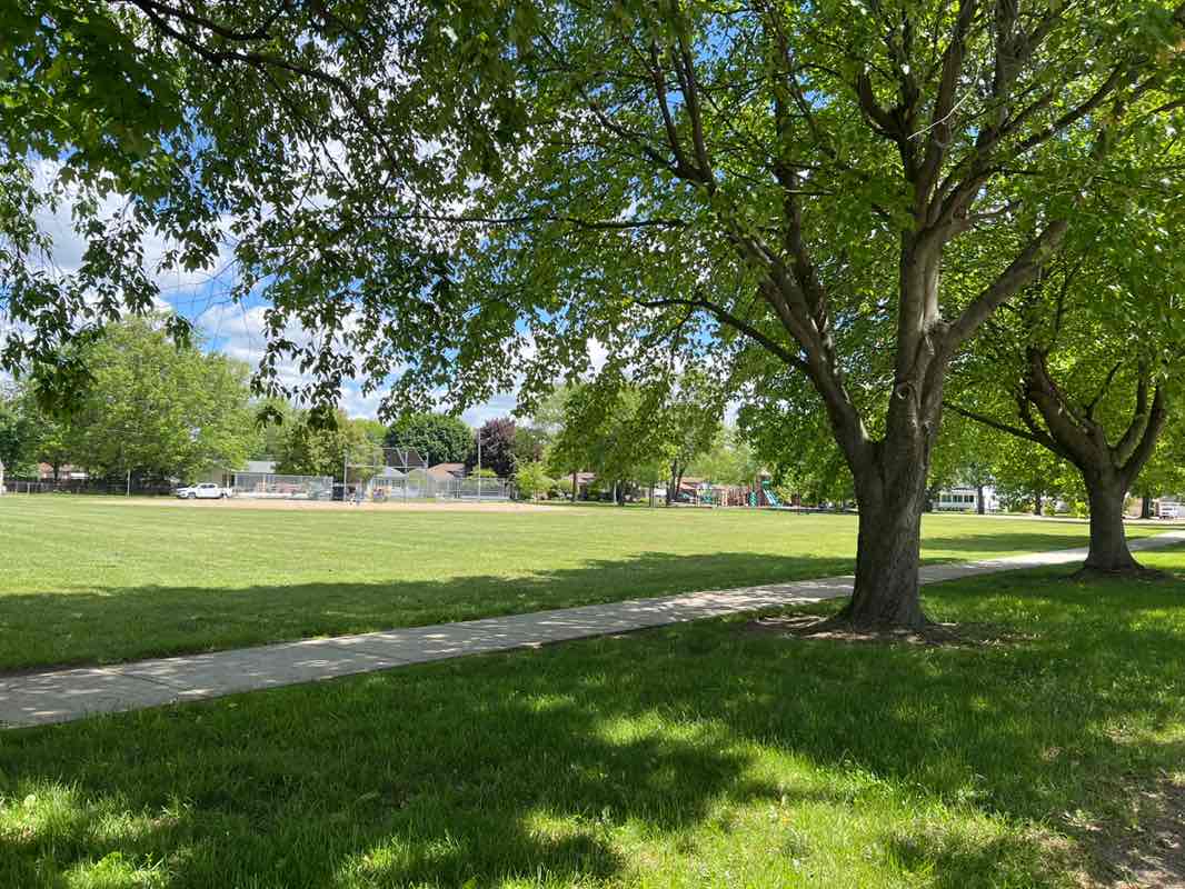 walking near me in Fred Pieper Optimist Park in spring