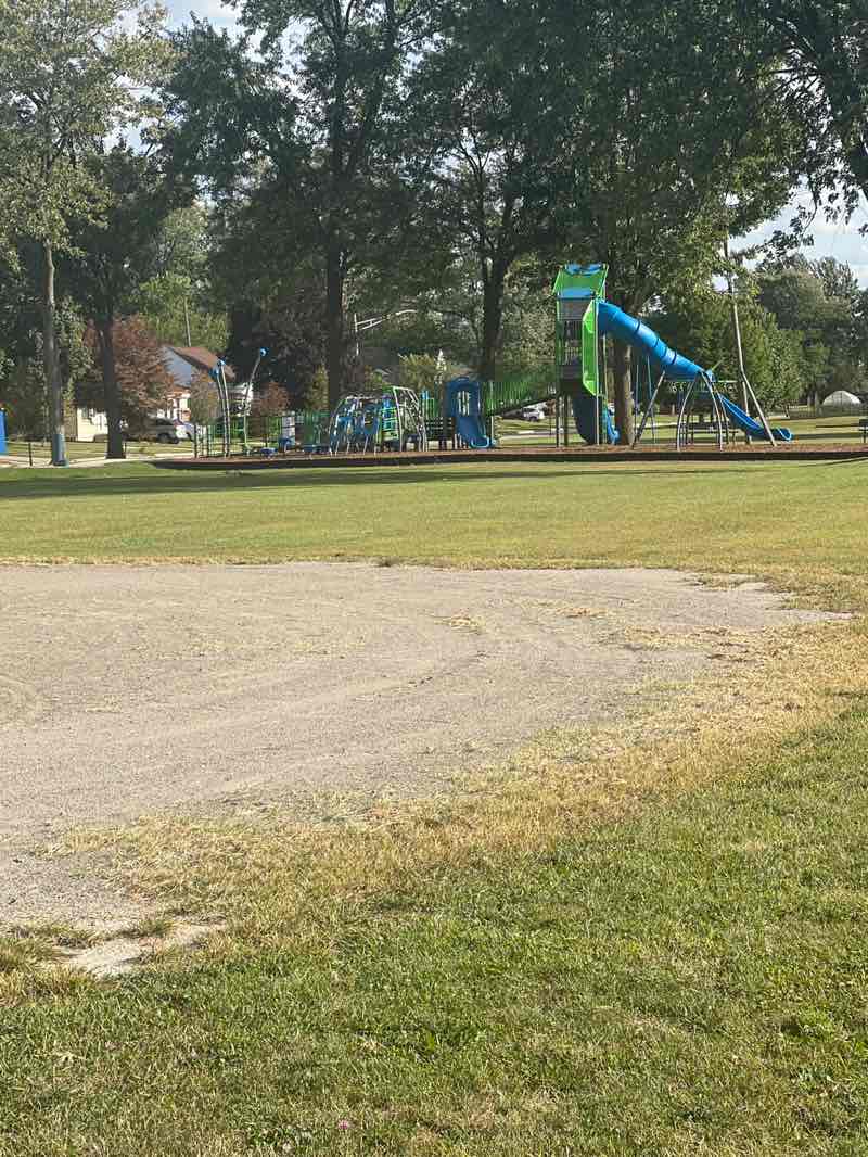 walking near me in Edison Park in autumn