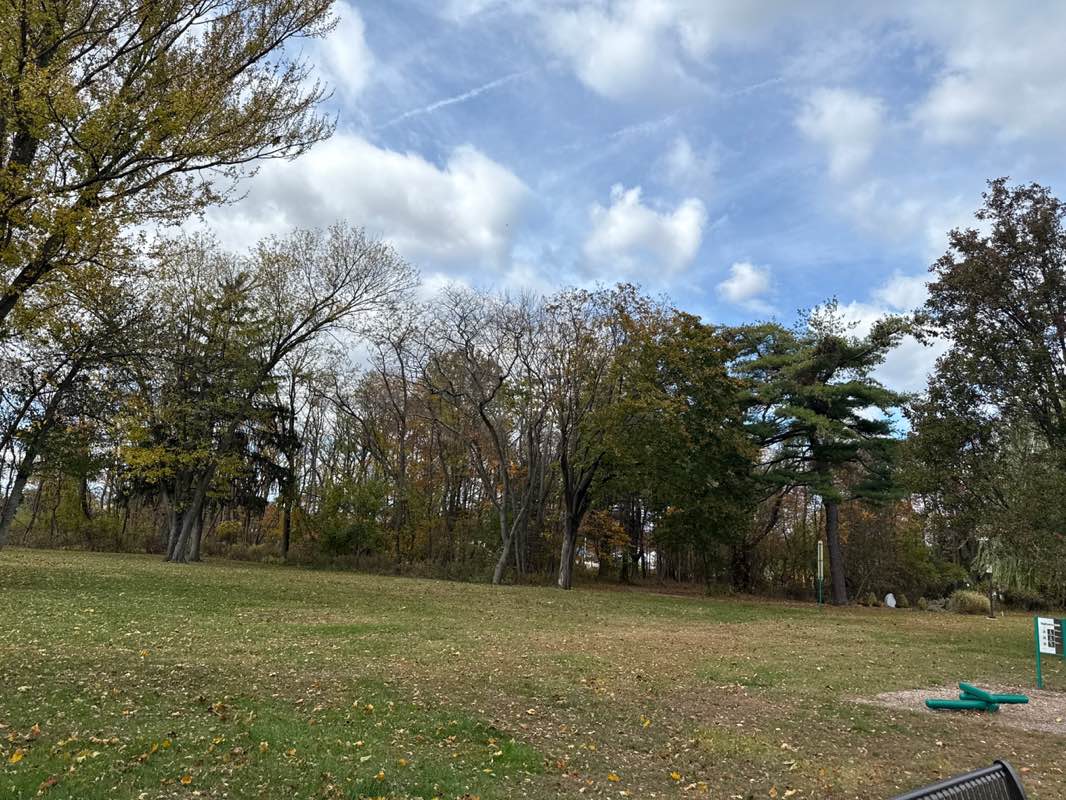 walking near me in Putnam Park in autumn