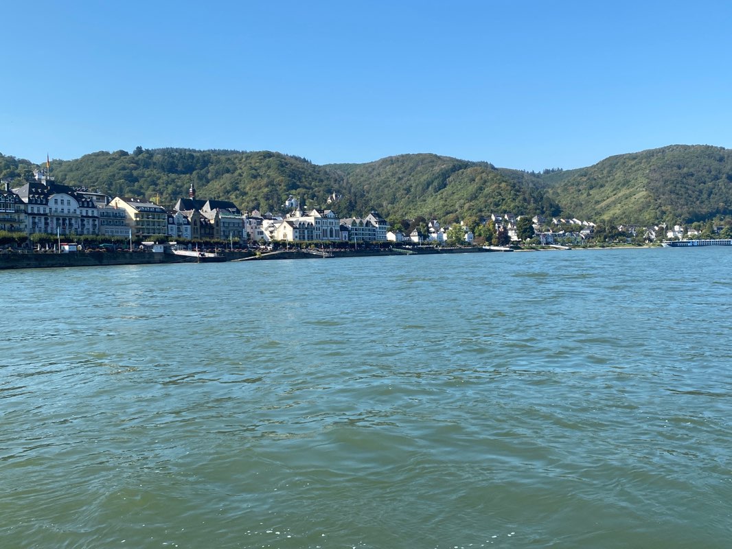 walking near me in Park Mendelssohn in winter