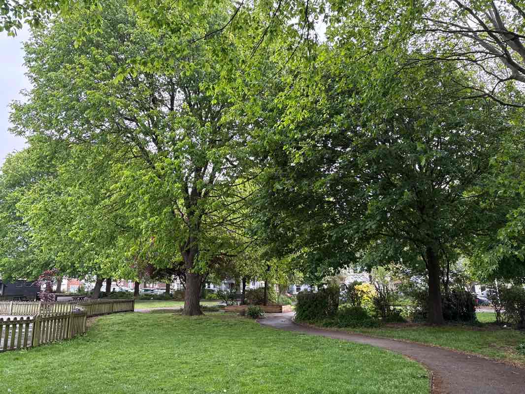walking near me in Stoneham Park in spring