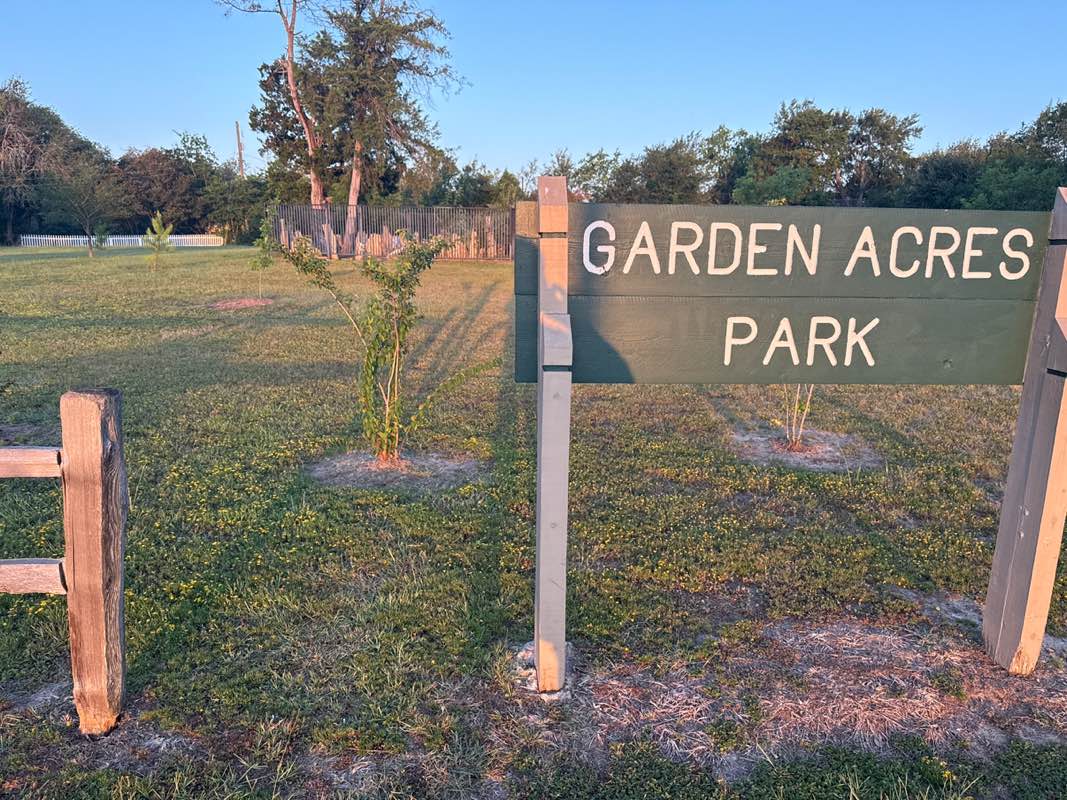 walking near me in Garden Acres Park in summer
