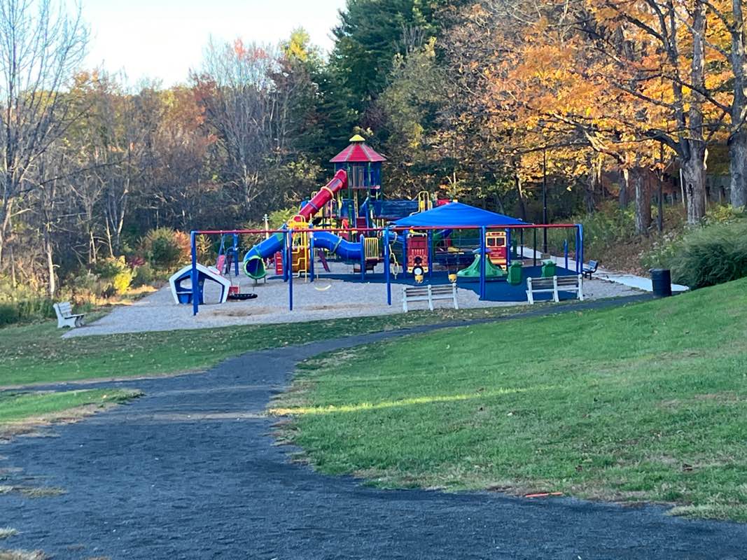 walking near me in Smith Park in autumn