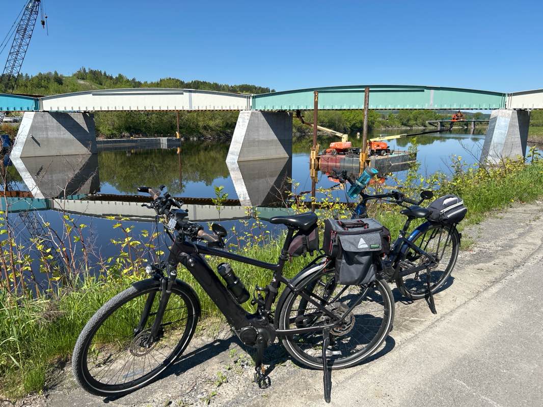 walking near me in Parc municipal in spring