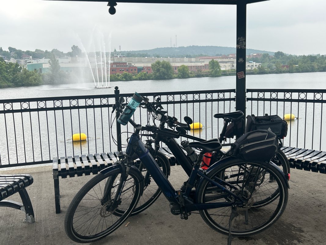 walking near me in Parc de la Saint-François in autumn
