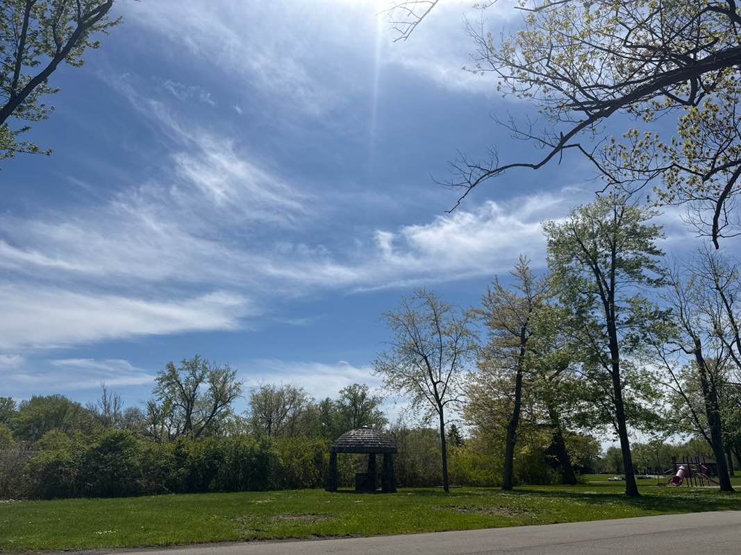walking near me in Ellicott Creek Park in spring