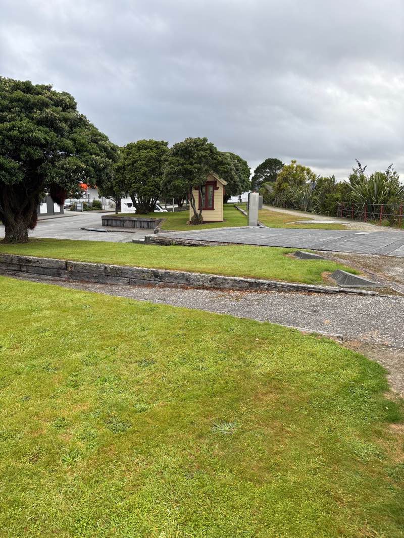 walking near me in Pierson Esplanade in autumn