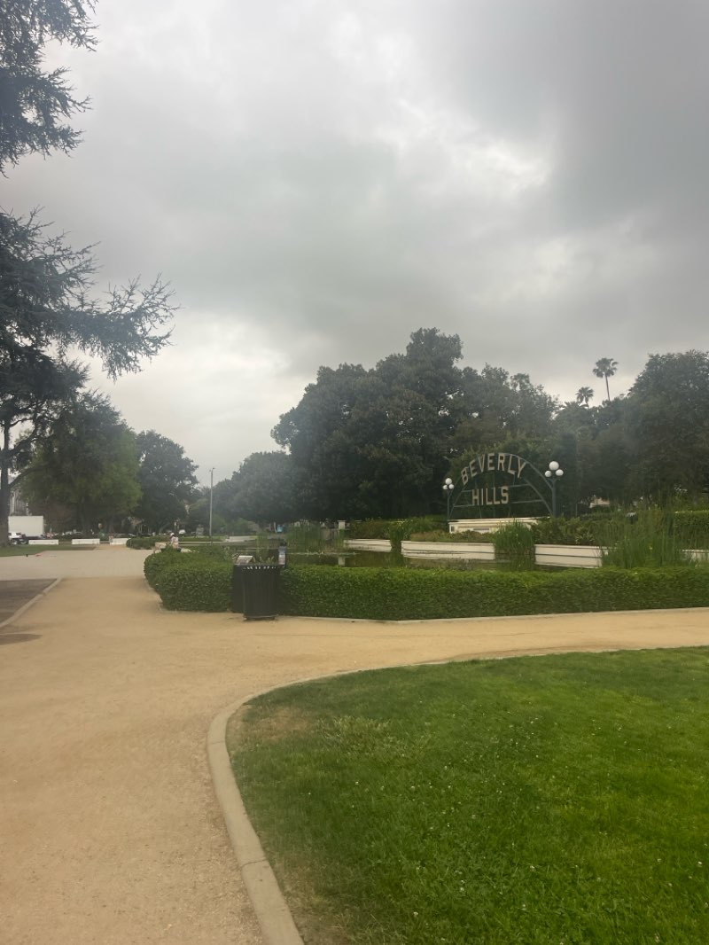 walking near me in Beverly Gardens Park in spring