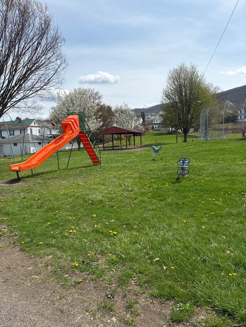 walking near me in Kennedy Park in spring
