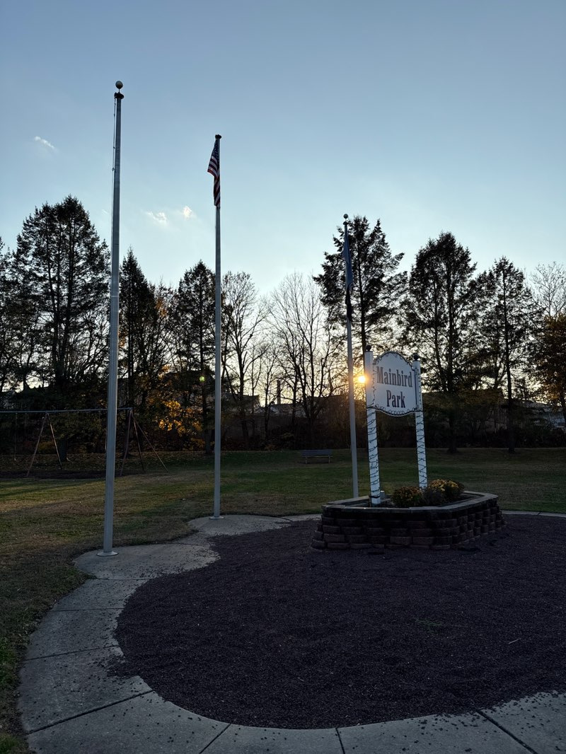 walking near me in Mainbird Park in autumn